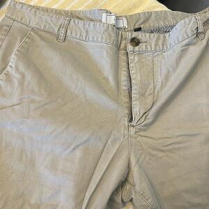 Men’s khaki pants